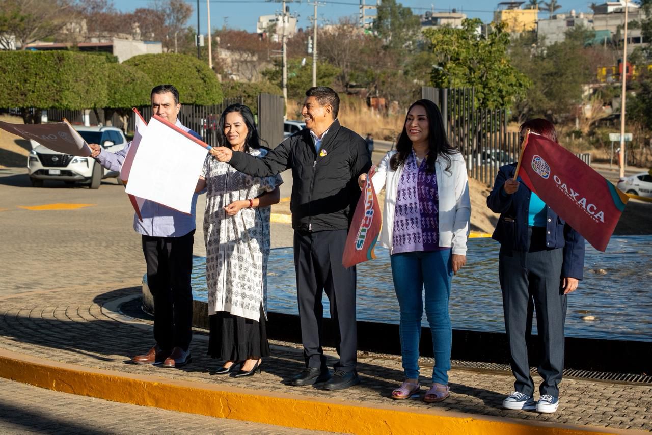 Arranca Salomón Jara nueva ruta RC-13 “Yuku Tay” del BinniBus en Oaxaca