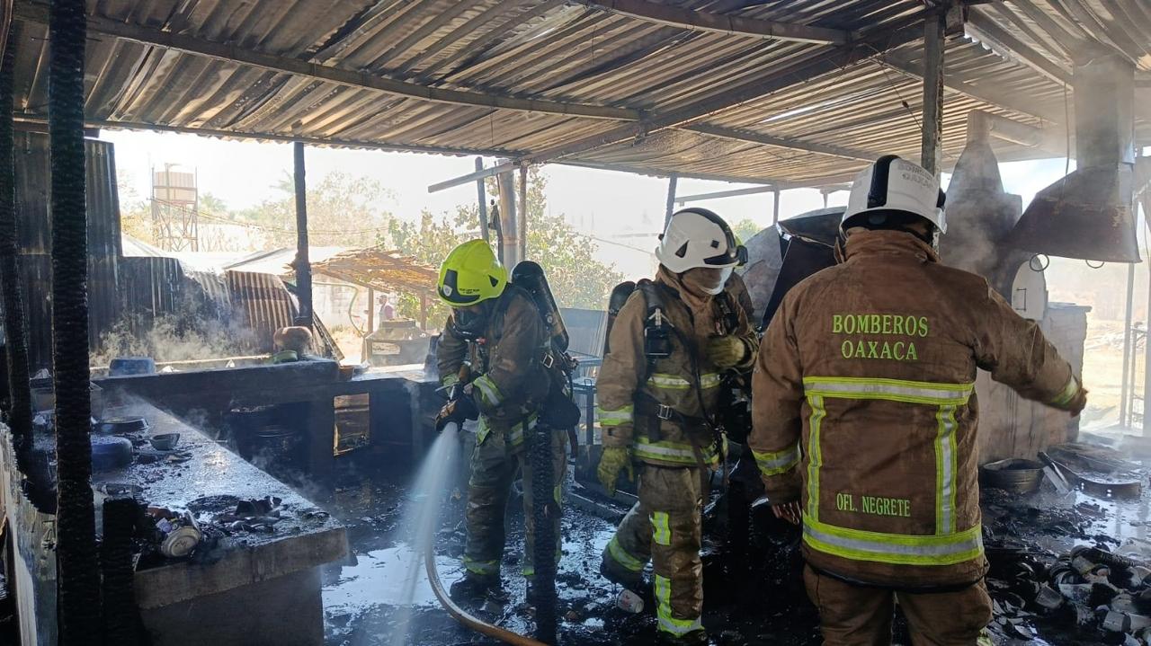 Sofoca Bomberos incendio en pizzería de Tlalixtac de Cabrera