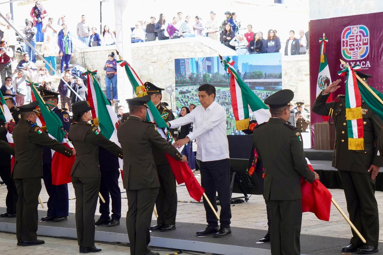 Refrenda Salomón Jara participación de Oaxaca en tarea nacional para fortalecer la paz y seguridad, valores de Lábaro Patrio