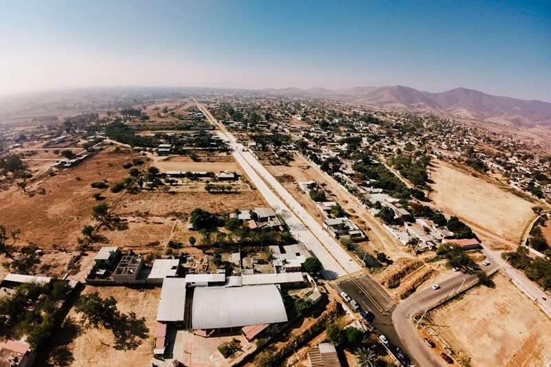Mejora Gobernador de Oaxaca movilidad de más de 14 mil habitantes de Zimatlán de Álvarez con pavimentación de avenida Del Ferrocarril