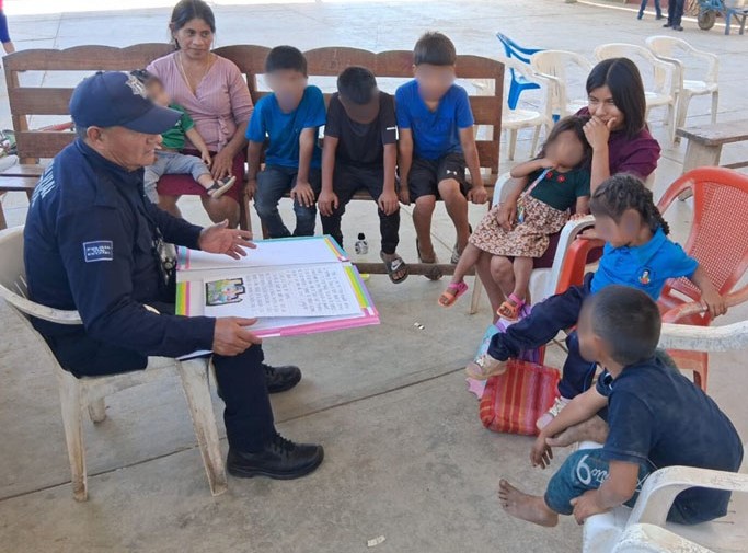 Imparte Policía Vial Estatal plática educativa en Cañada de Guadalupe para evitar hechos de tránsito