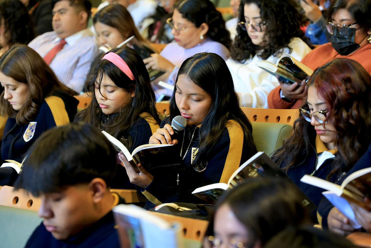 Impulsa Salomón Jara la lectura como herramienta de transformación social en las adolescencias