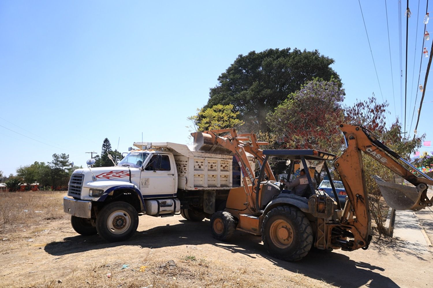 Con cerca de 6 millones de pesos, Gobierno de Salomón Jara rehabilita drenaje sanitario de Reyes Etla