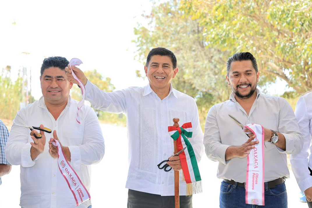 La Primavera Oaxaqueña florece con obras en los municipios; Salomón Jara inaugura pavimentación de la avenida Río Salado, Santa Cruz Amilpas