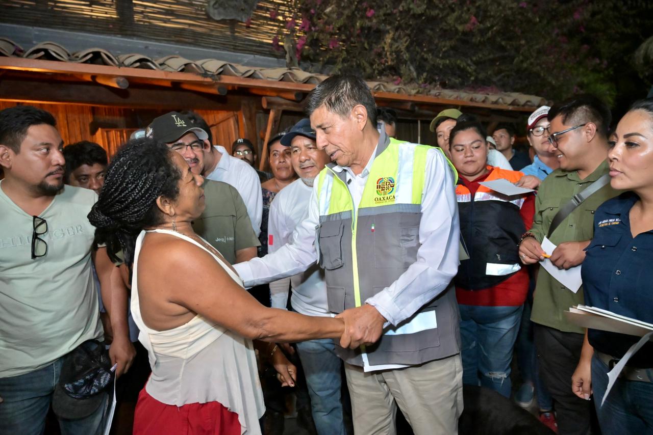 Anuncia Salomón Jara Plan de atención inmediata para sector turístico afectado por incendio en Punta Zicatela