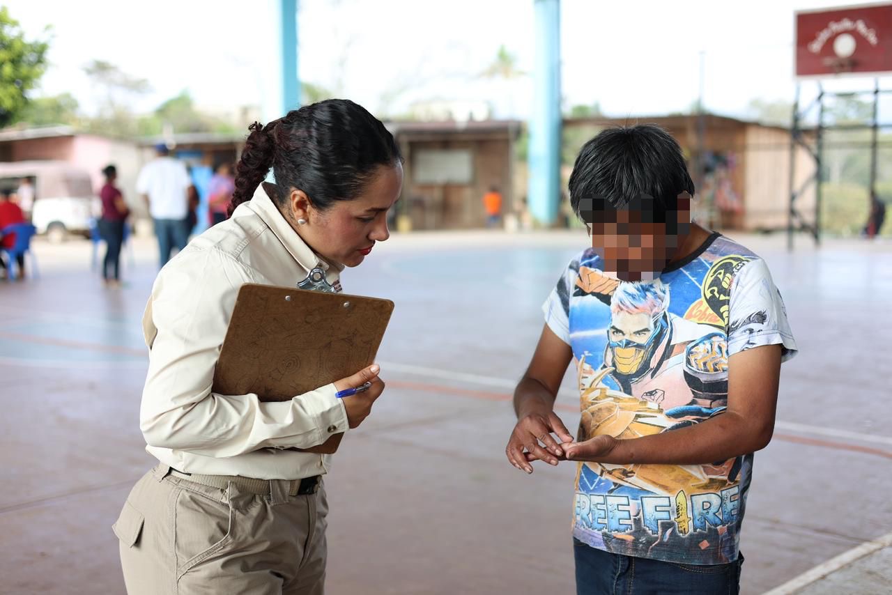 Atiende Gobierno de Salomón Jara a personas desplazadas en San Juan Mazatlán