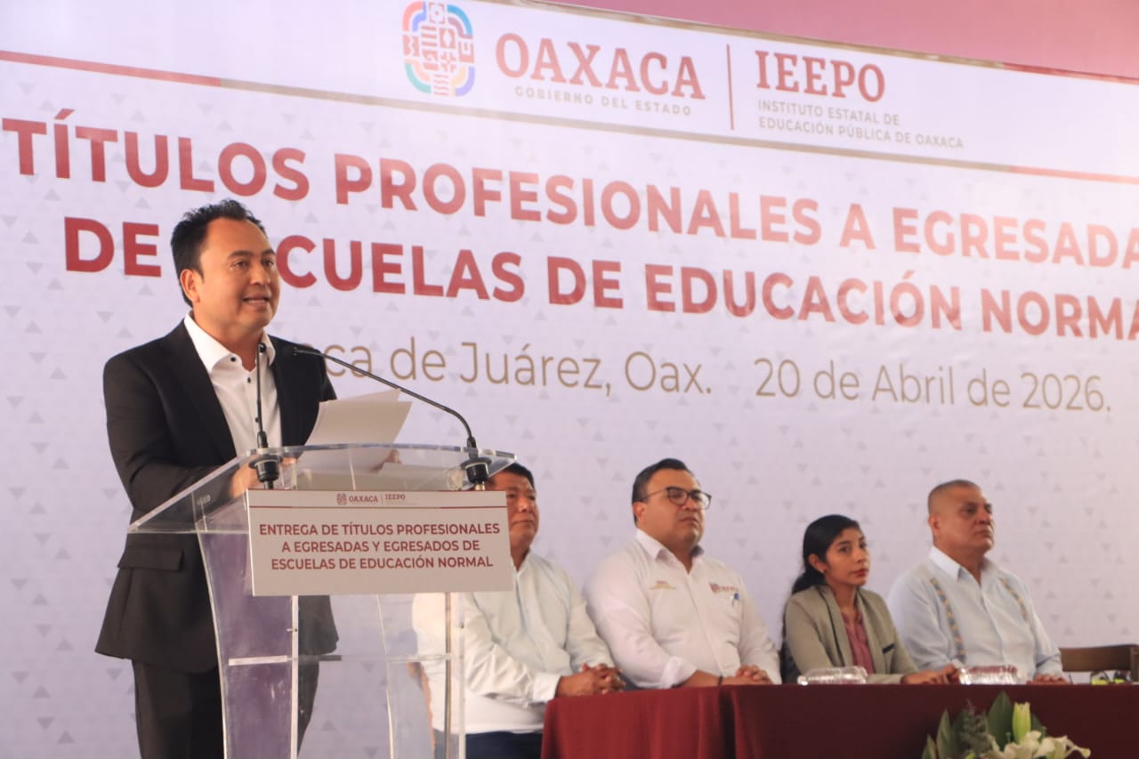 Entrega IEEPO mil 342 títulos profesionales a egresadas y egresados de Escuelas Normales