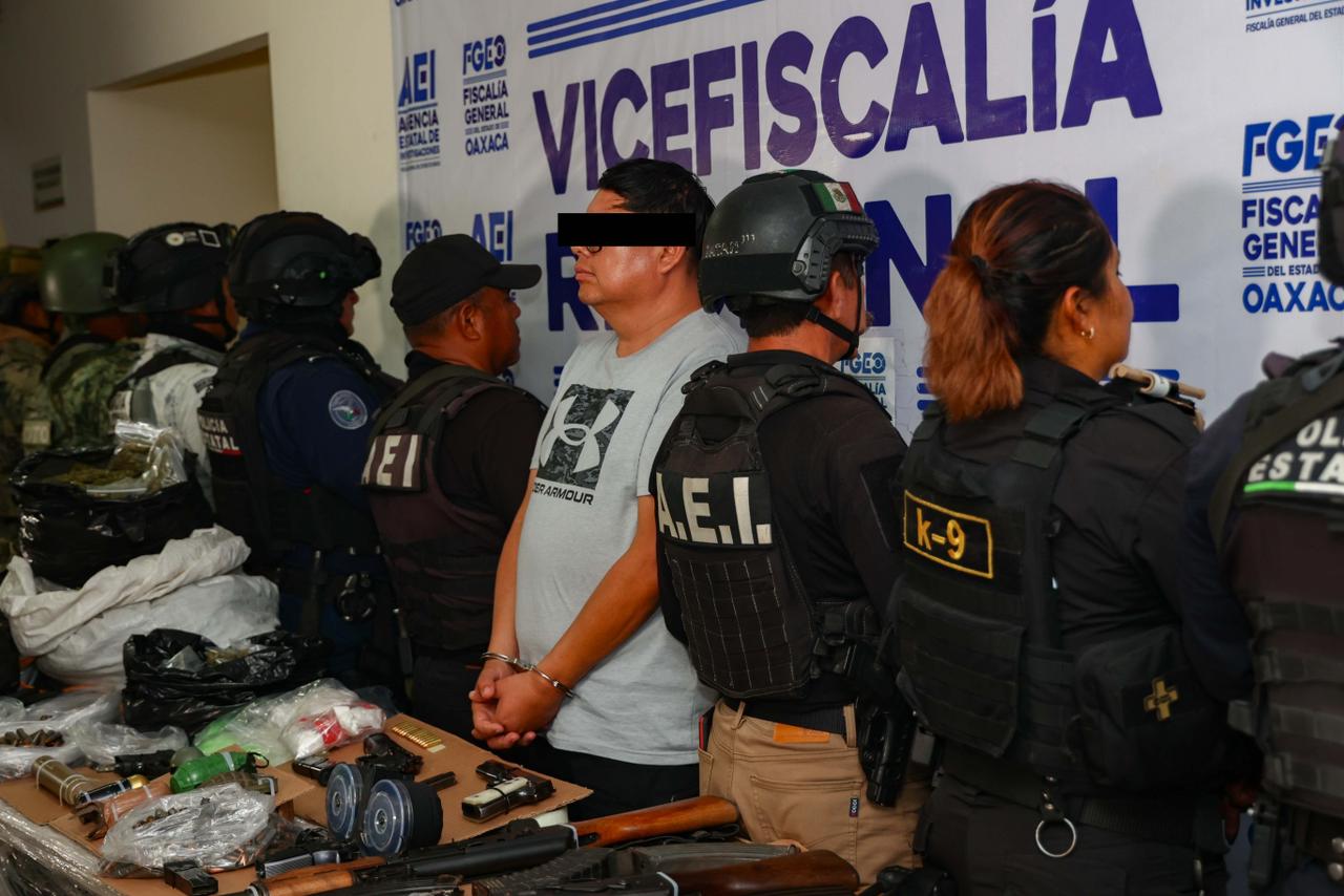 Gabinete de Seguridad y Fiscalía General del Estado capturan a objetivo prioritario de célula criminal de Ocotlán; se asegura drogas, armas de alto poder, granadas y explosivos