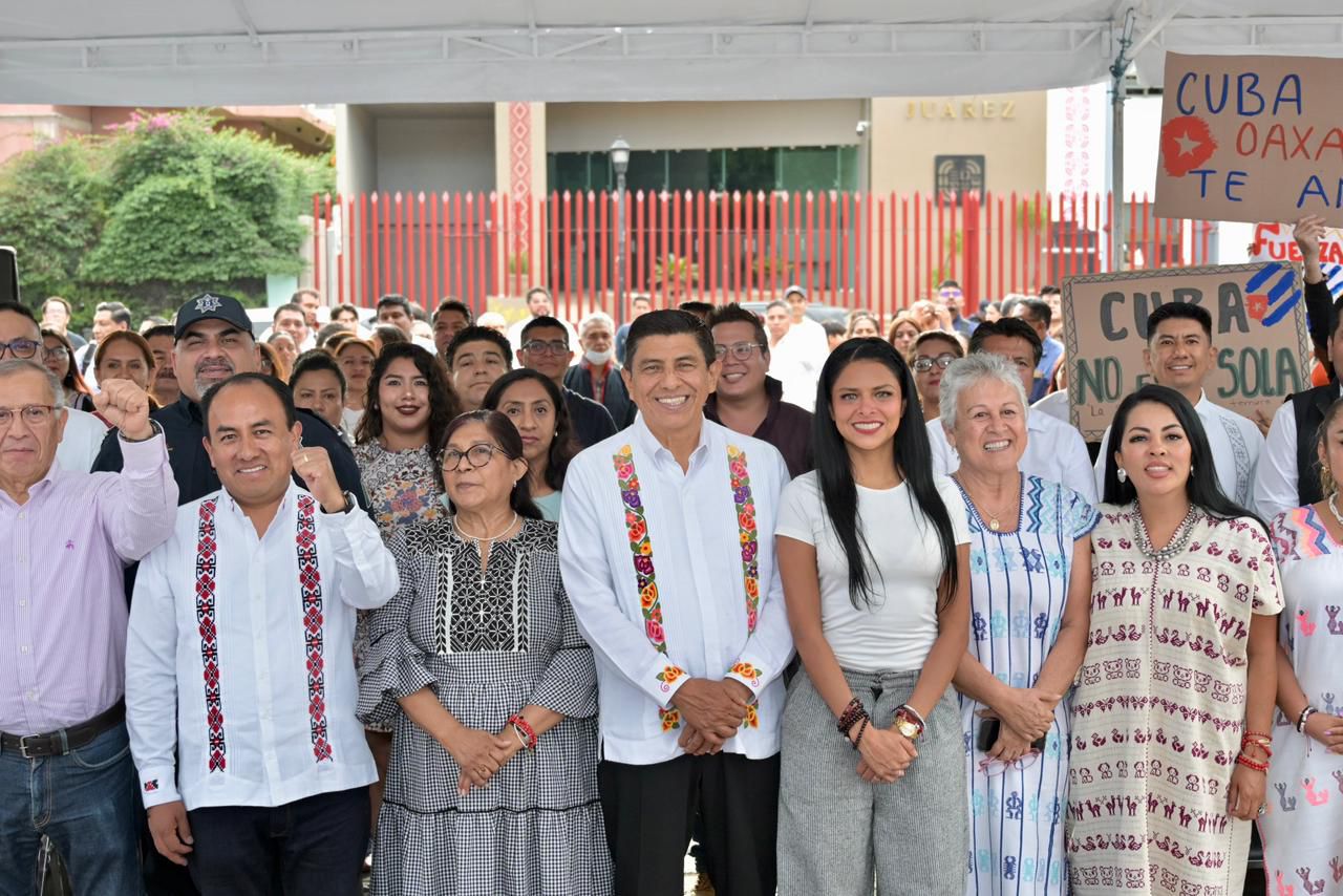 Como parte de un acto solidario, Salomón Jara inaugura las Jornadas Latinoamericanas por Cuba y el centro de acopio “Benito Juárez – José Martí” en el Parque Juárez El Llano