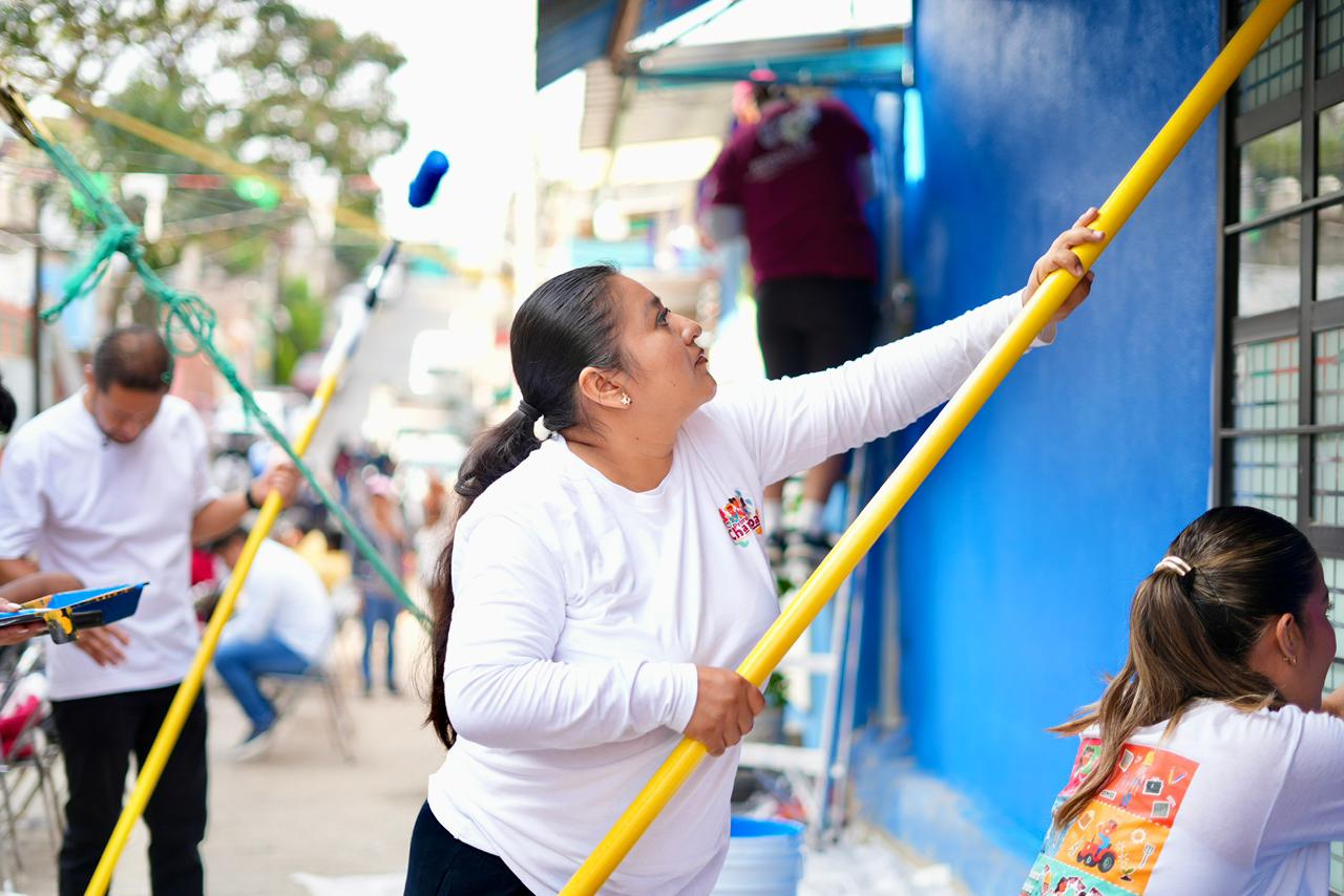 Encabeza Salomón Jara Mega Tequio por la Tierra y Murales Mundialistas en la colonia Lomas de Santa Rosa