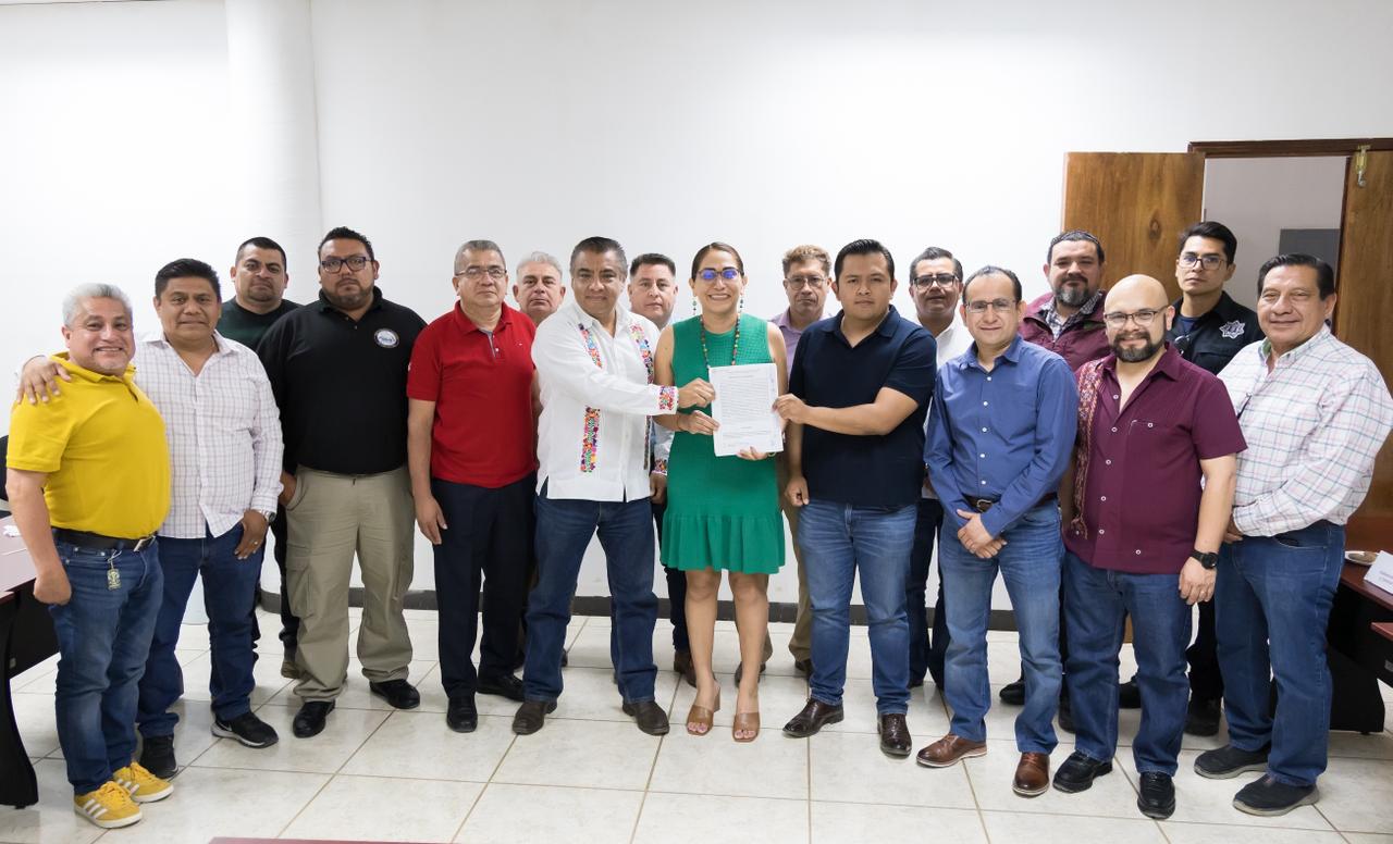 Acuerdan autoridades y transportistas reordenamiento del sector en Oaxaca de Juárez