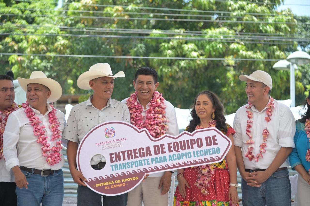 Otorga Salomón Jara apoyos a mujeres emprendedoras y personas trabajadoras del campo en el Istmo de Tehuantepec