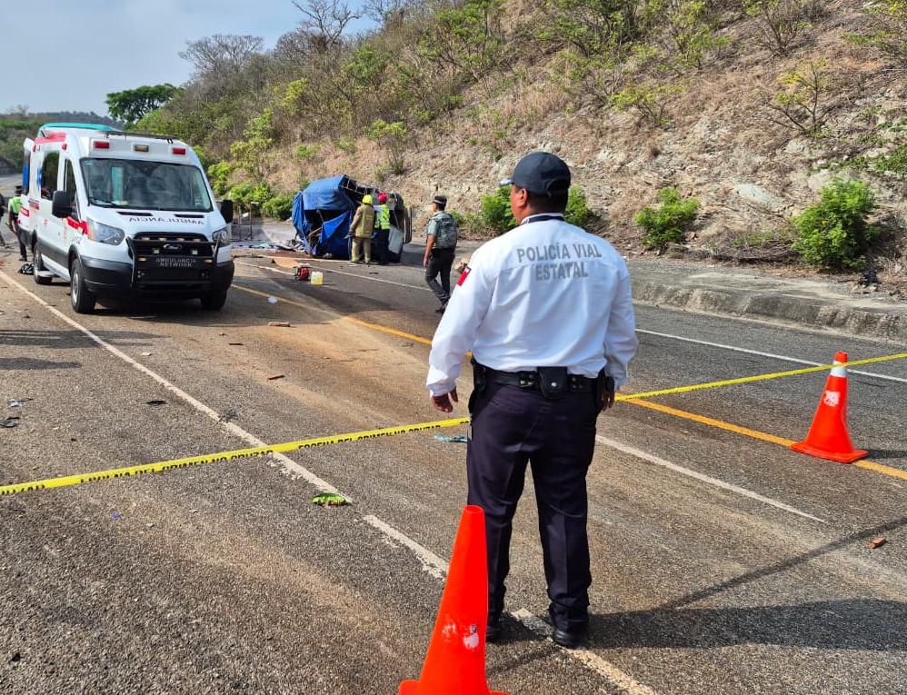 Atiende Gobierno estatal accidente de tránsito en carretera Transístmica