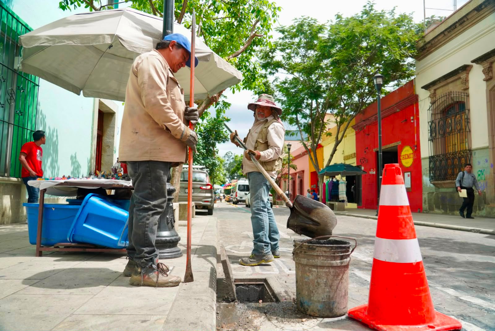 Refuerza Gobierno de Oaxaca limpieza de drenaje pluvial en el Centro Histórico de la ciudad capital