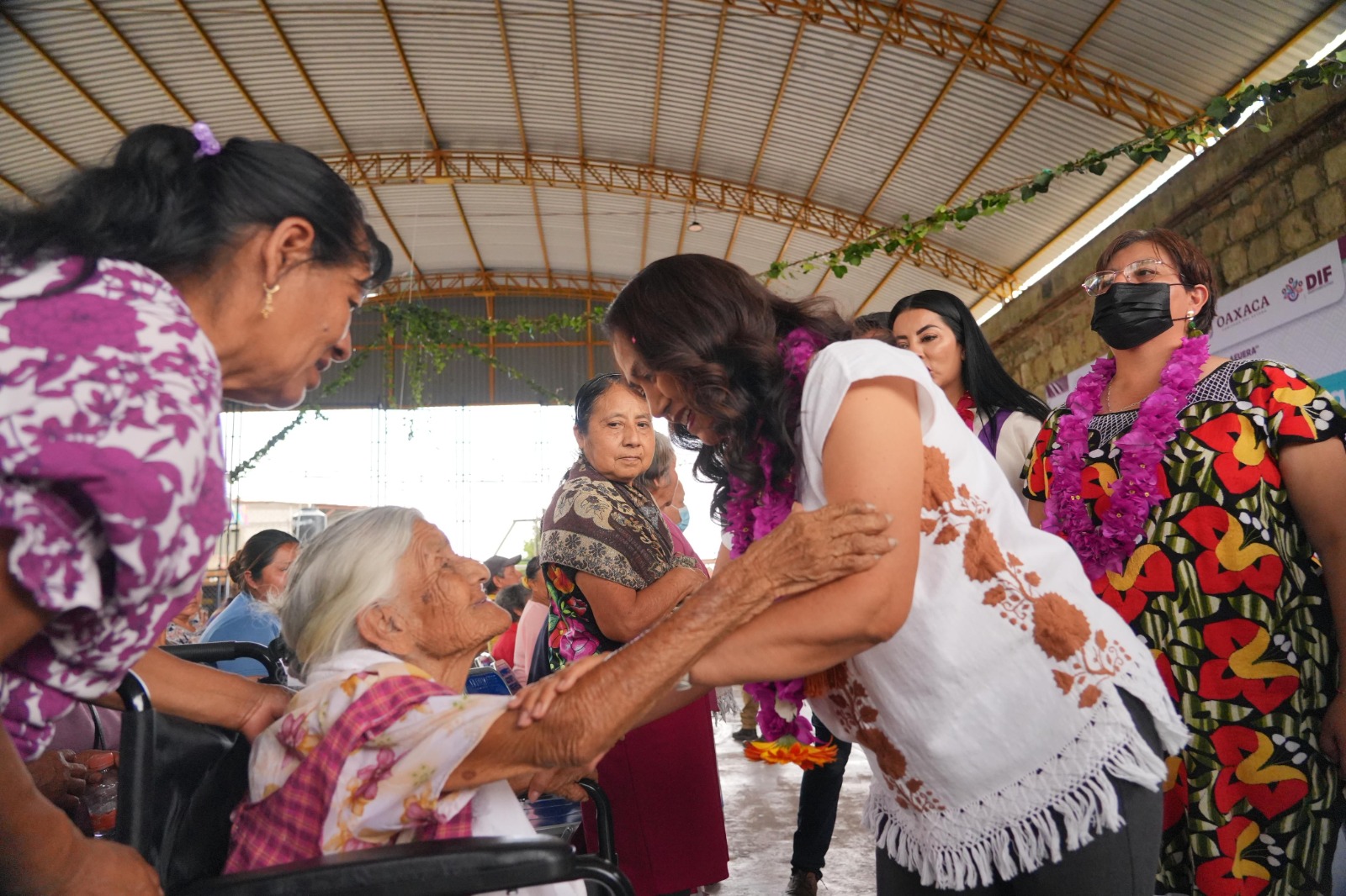 DIF Oaxaca acerca apoyos sociales a Santiago Suchilquitongo, Guelache y Mazaltepec