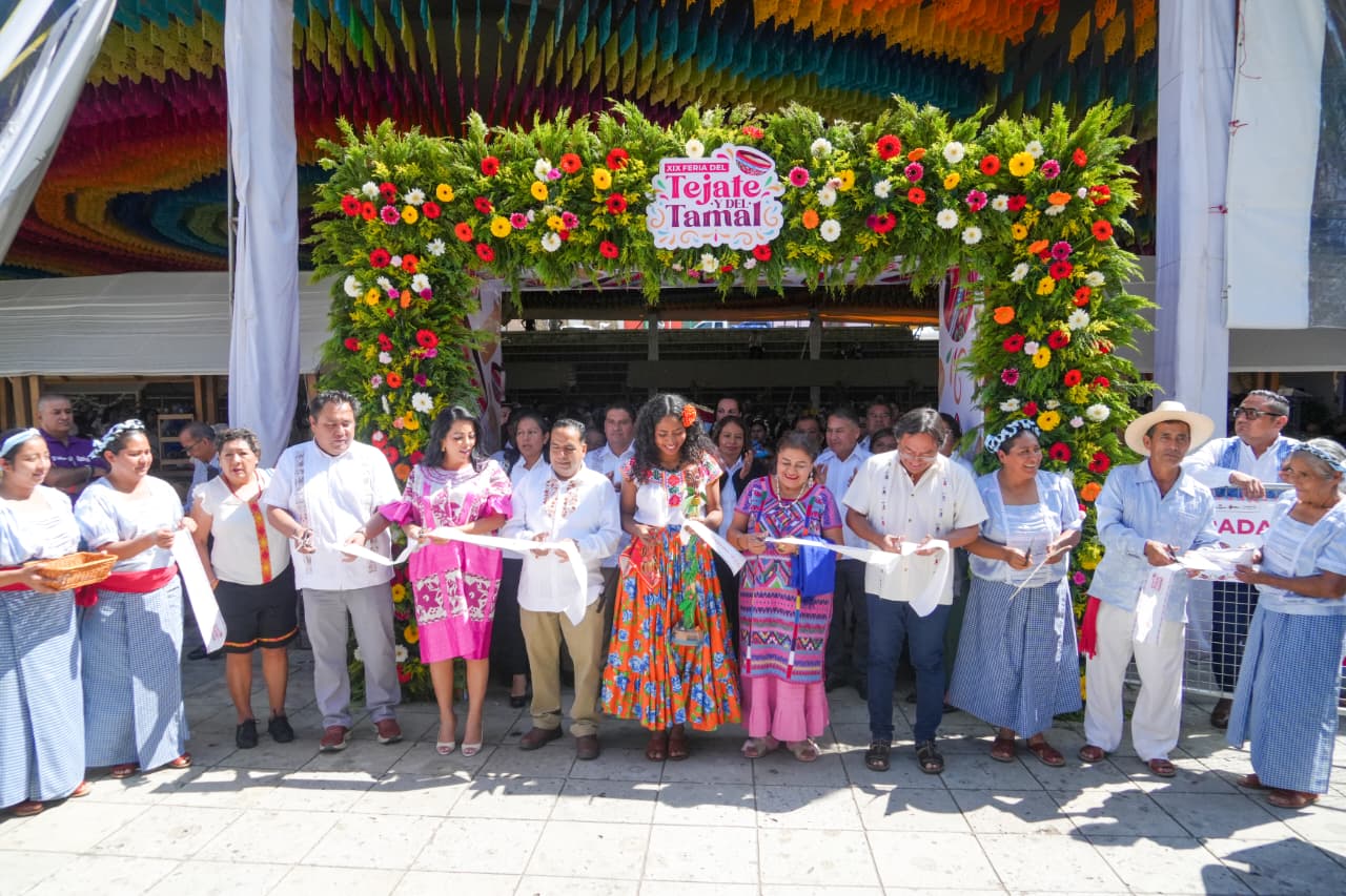 Celebra San Andrés Huayápam su Feria del Tejate y del Tamal en la Plaza de la Danza