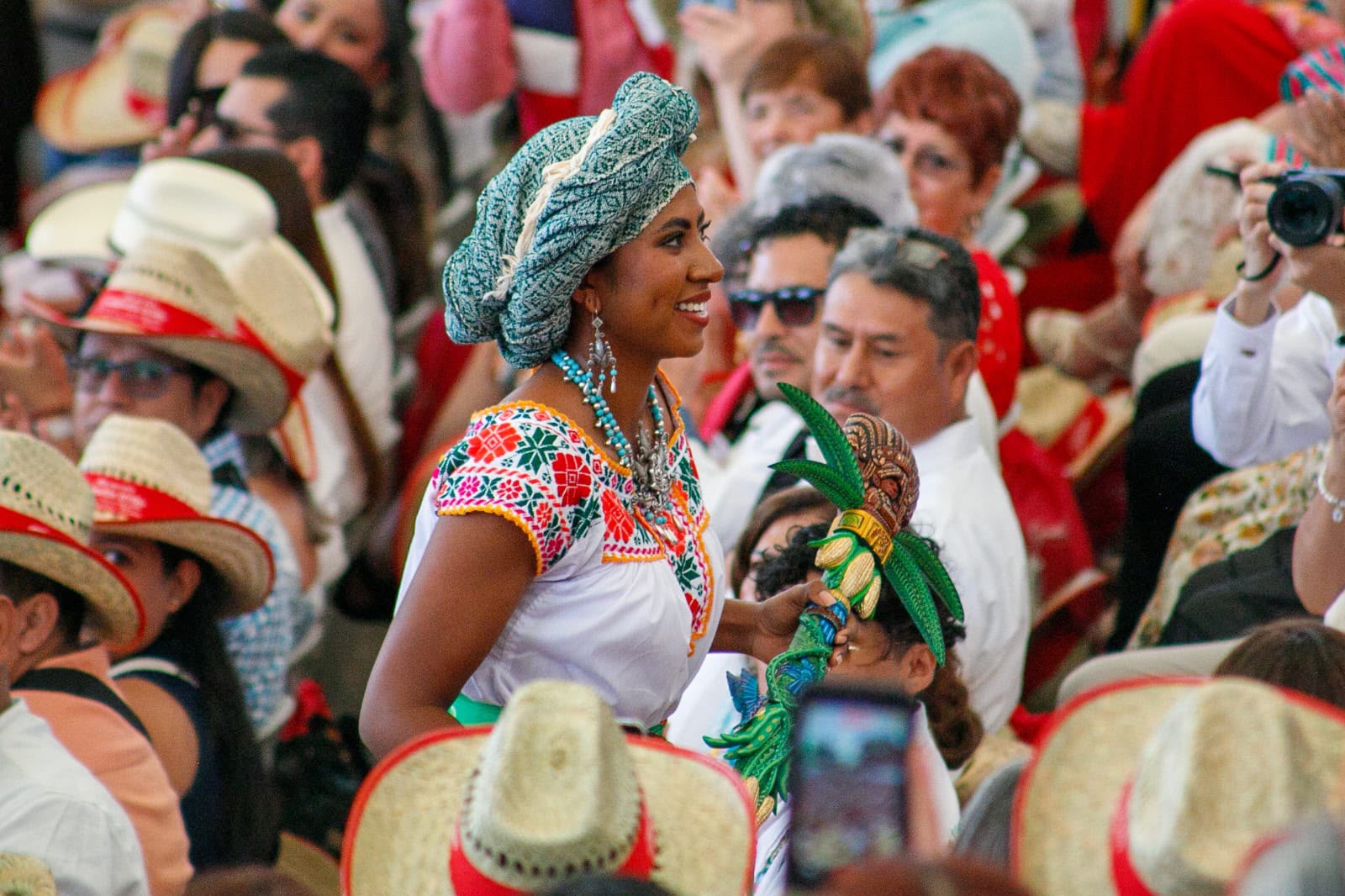 Arranca con éxito, júbilo y algarabía Primer Lunes del Cerro, la fiesta étnica más importante de Latinoamérica