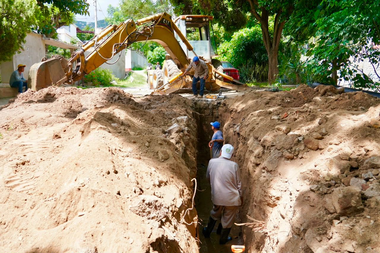 Gobierno de Oaxaca rehabilitó red sanitaria en la colonia del Maestro