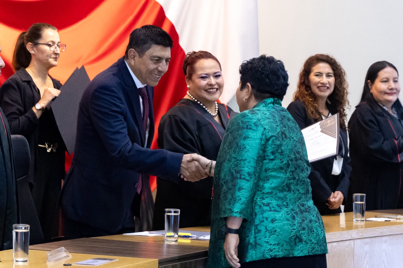 Entrega Salomón Jara reconocimientos a juezas y jueces del Poder Judicial