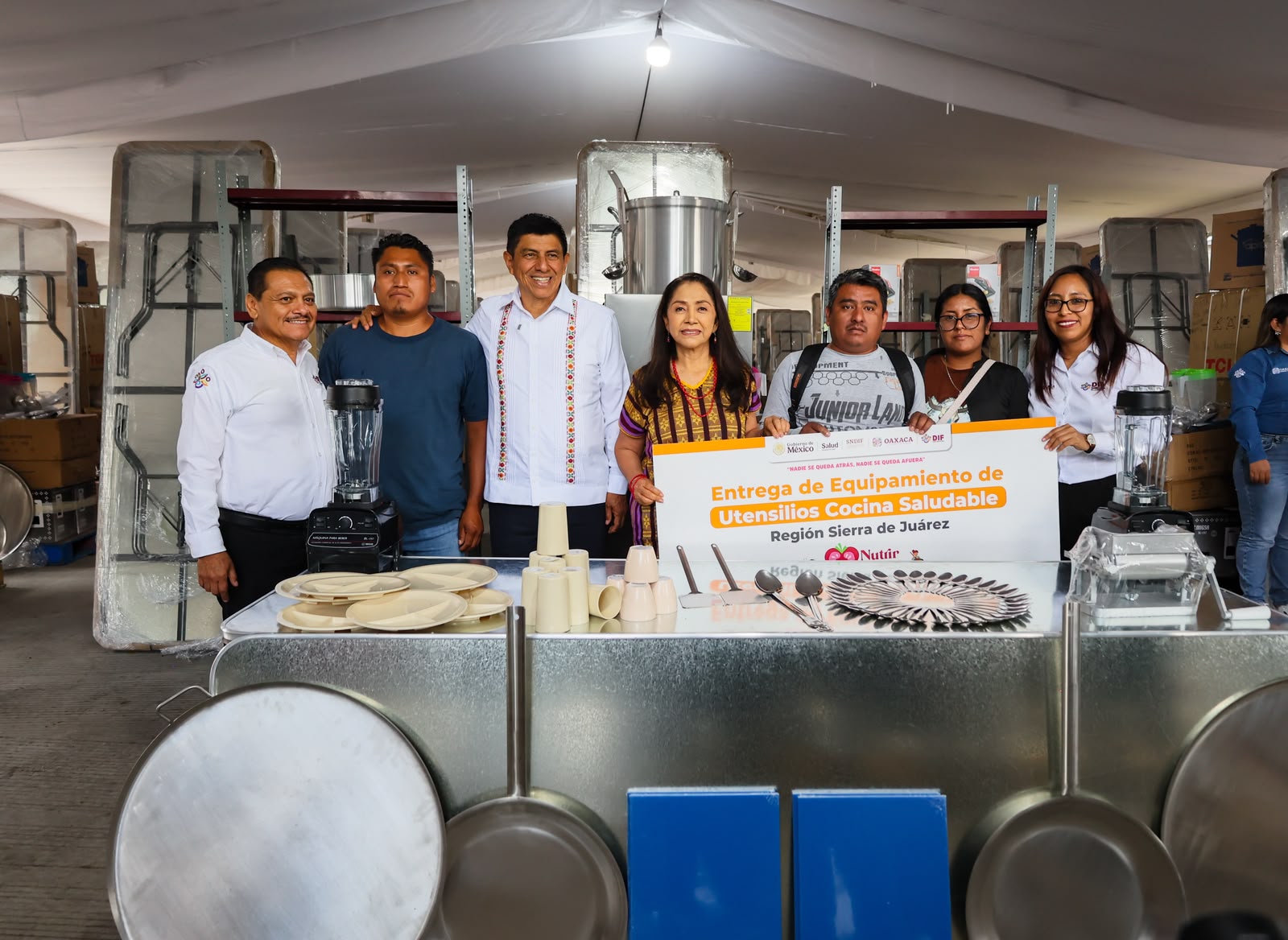Fortalece DIF Oaxaca cocinas comunitarias con la entrega de 200 equipamientos de Utensilios Cocina Saludable