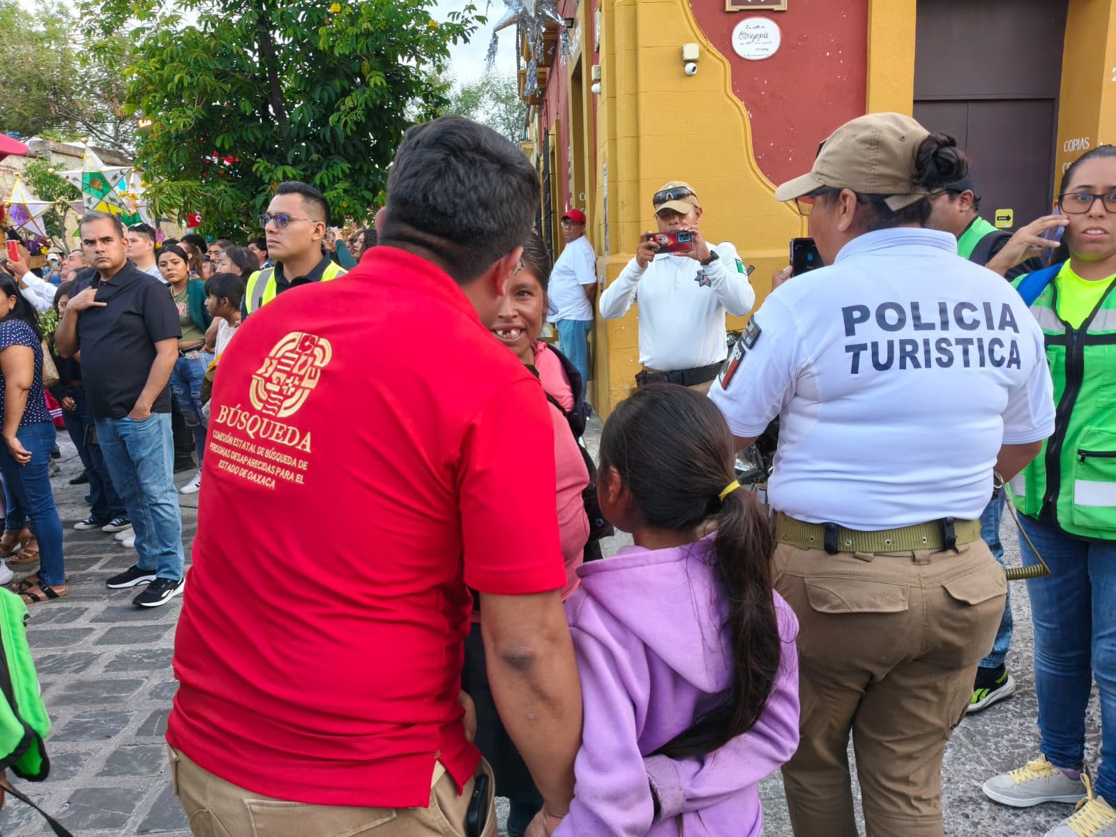 Acción oportuna de CLB permite localizar a familia de niña extraviada durante tercer convite de la Guelaguetza 2026