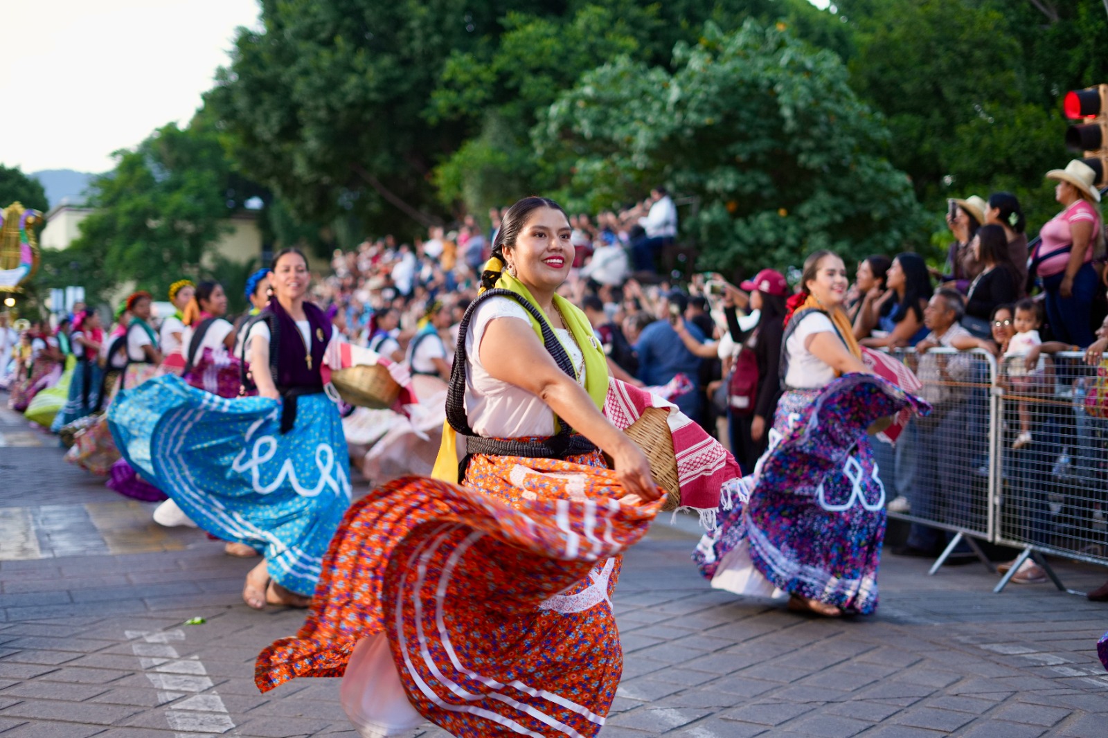 Algarabía, música, danza y tradición inundan las calles del Centro Histórico durante la primera Calenda de las Culturas