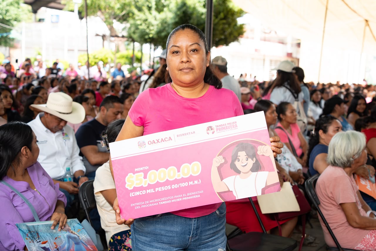 Mujeres de la Costa reciben impulso económico con Tarjetas Margarita Maza y Tandas Primavera