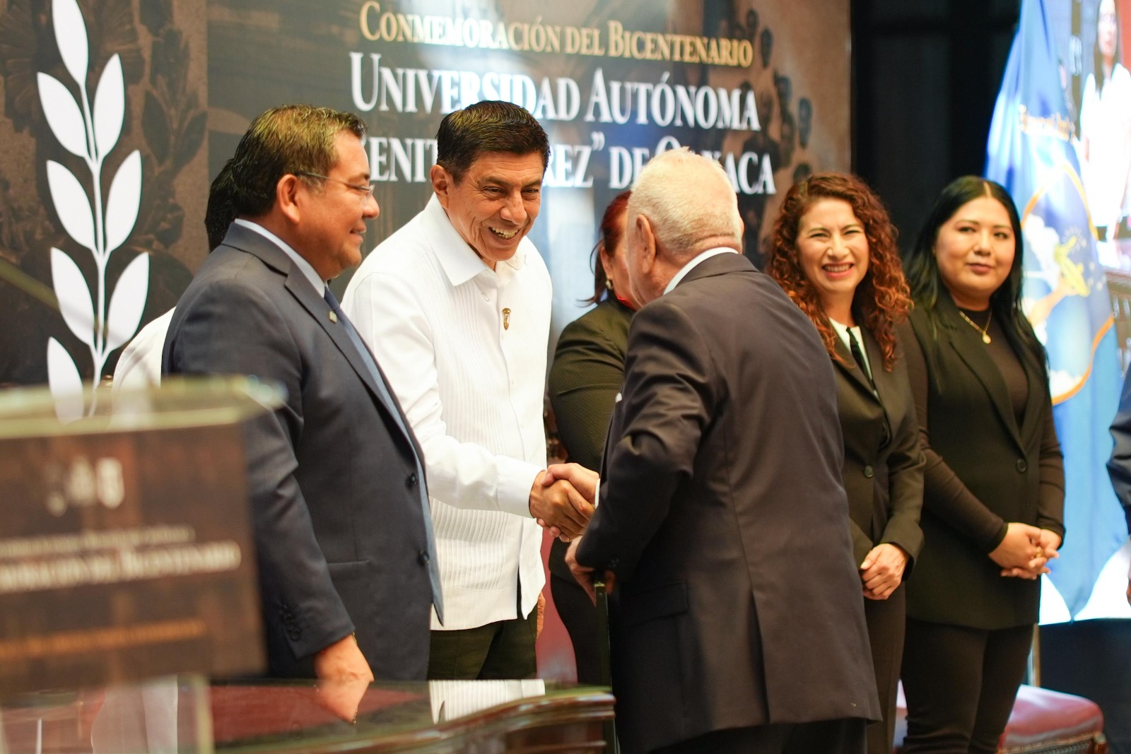 ¡Todo el apoyo para la Universidad!: Salomón Jara en el marco del Bicentenario de la UABJO