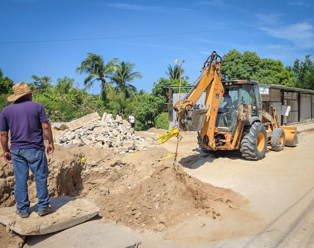 Mejorará Ceabien red distribuidora de agua potable en colonia Lomas del Puerto de Puerto Escondido