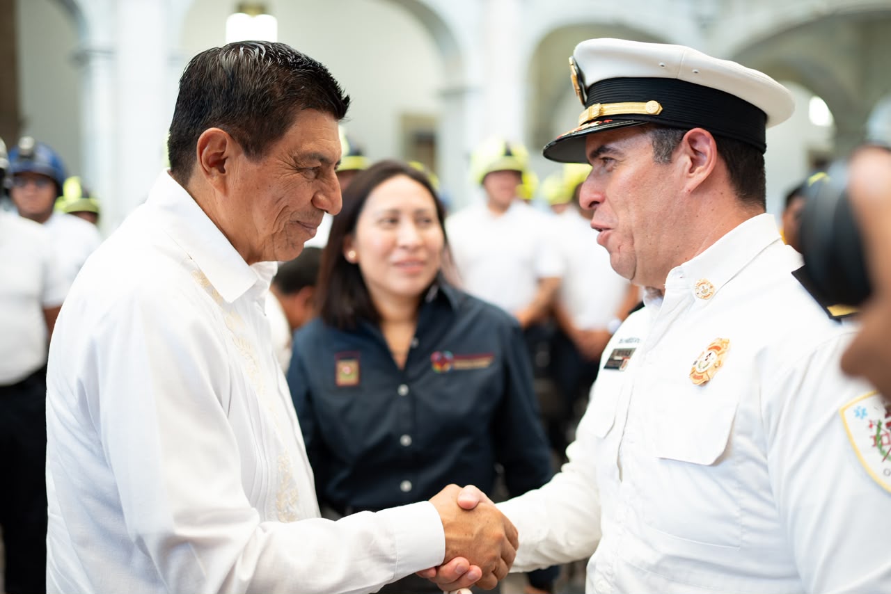 Reconoce Gobierno de Oaxaca 72 años de servicio del Heroico Cuerpo de Bomberos