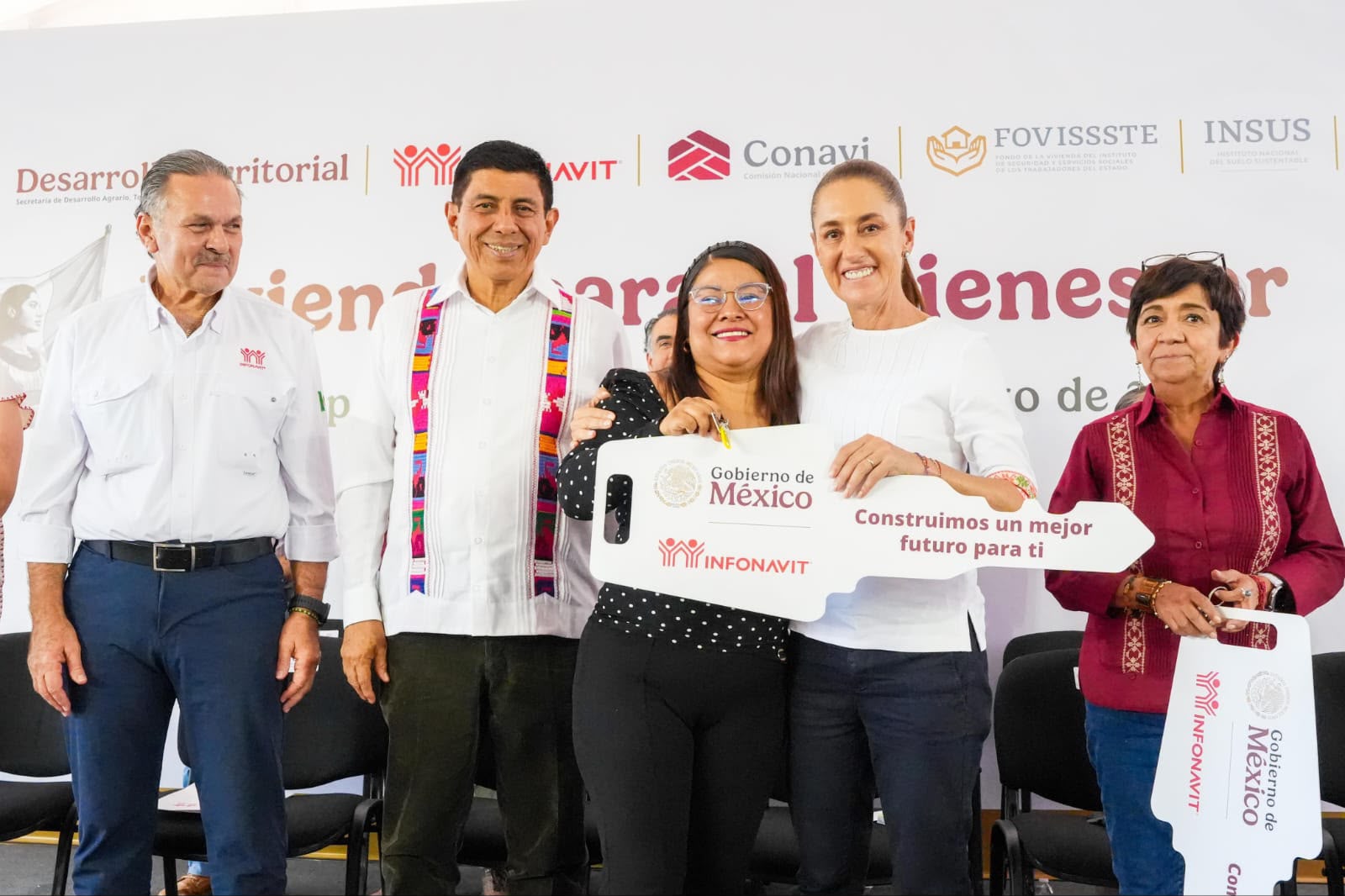 Entregan Sheinbaum y Jara viviendas seguras, dignas y adecuadas para vivir