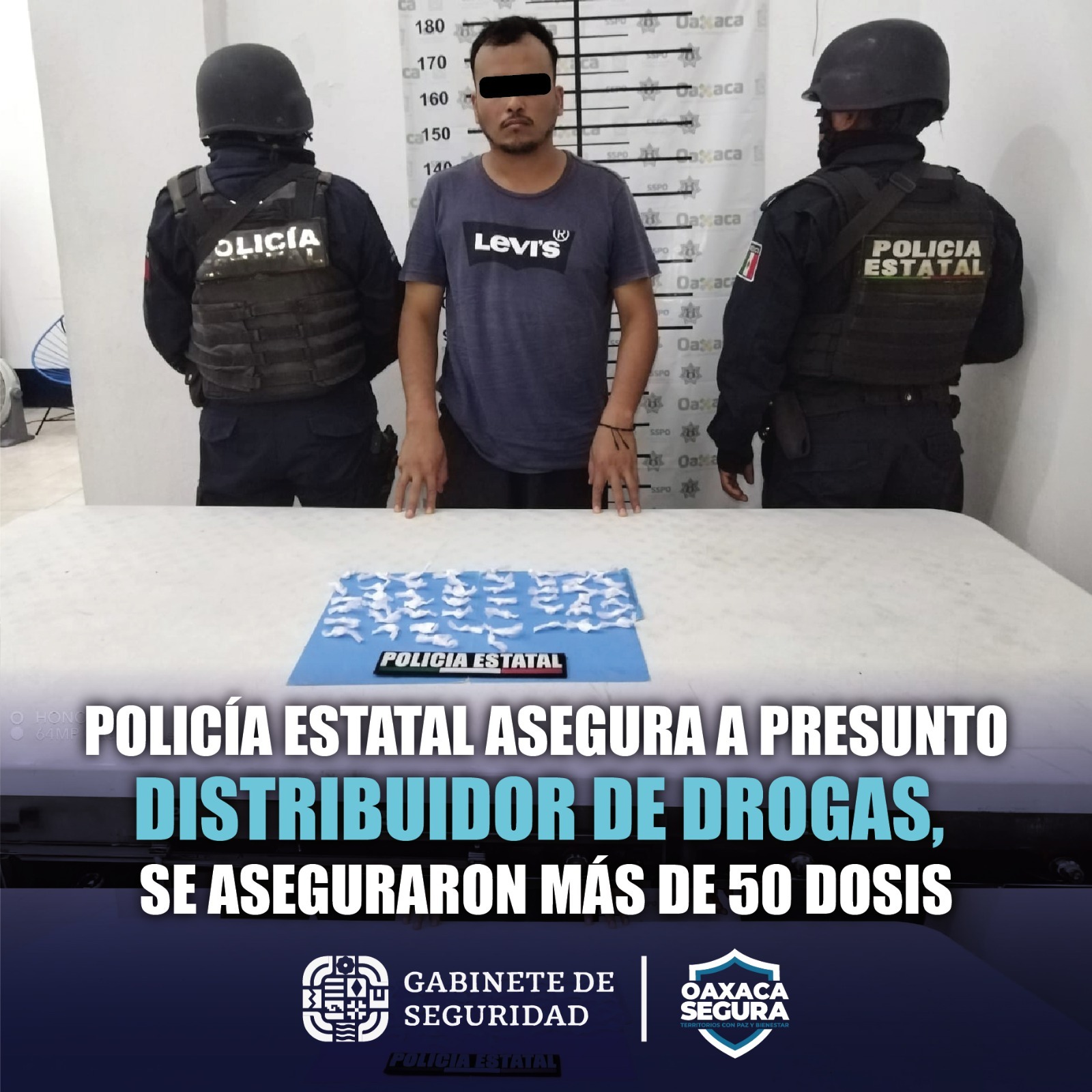 Detiene Policía Estatal a persona que llevaba al menos 50 bolsas de presuntas drogas