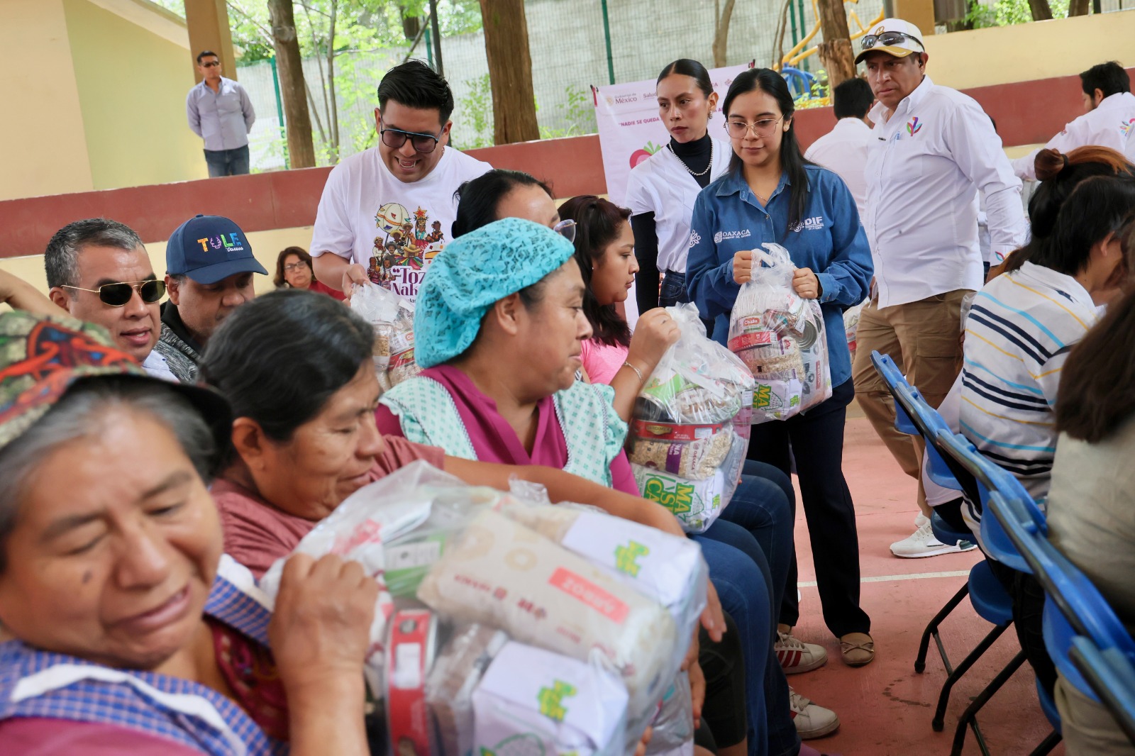 Concluye DIF Oaxaca gira de atención a agencias municipales de Montoya y San Martín Mexicapam