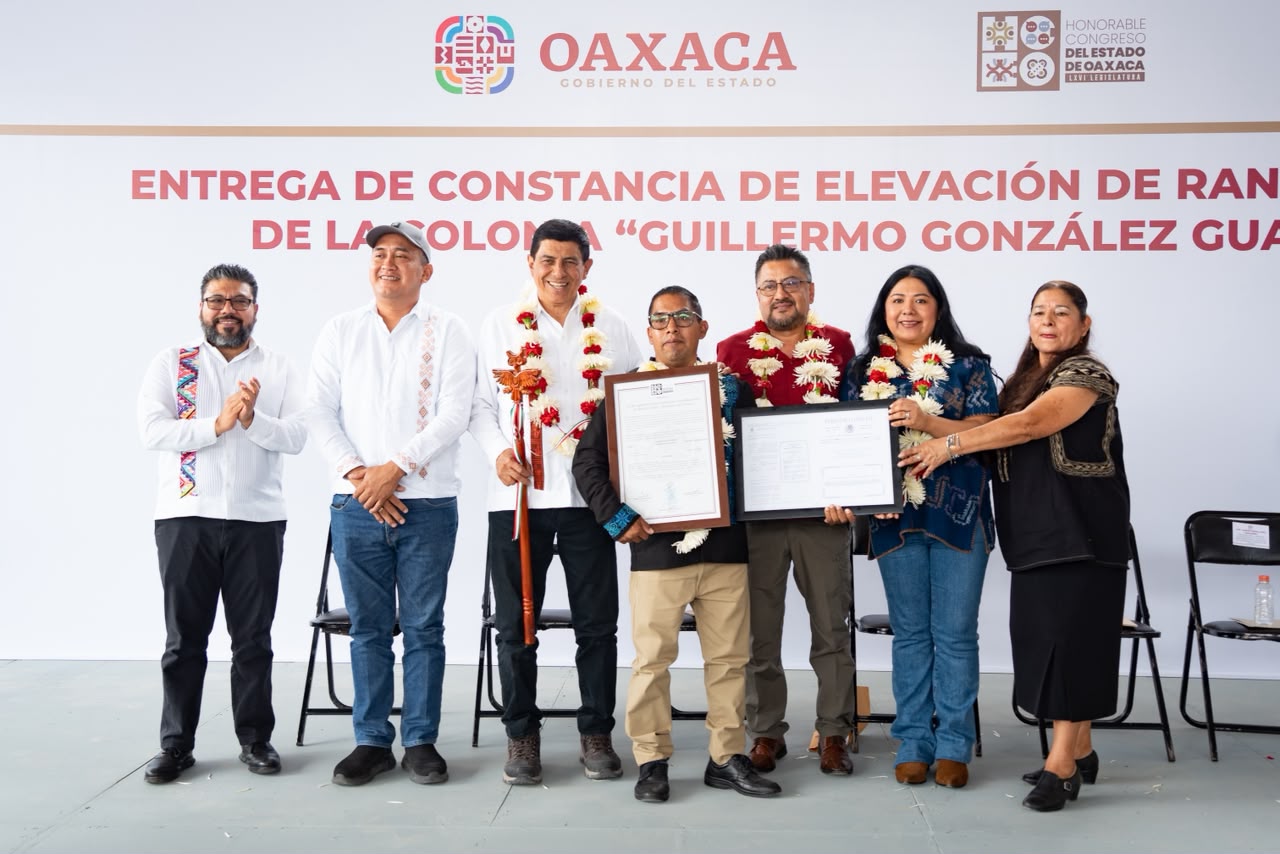 Entrega Salomón Jara constancia de reconocimiento a la nueva agencia municipal Guillermo González Guardado