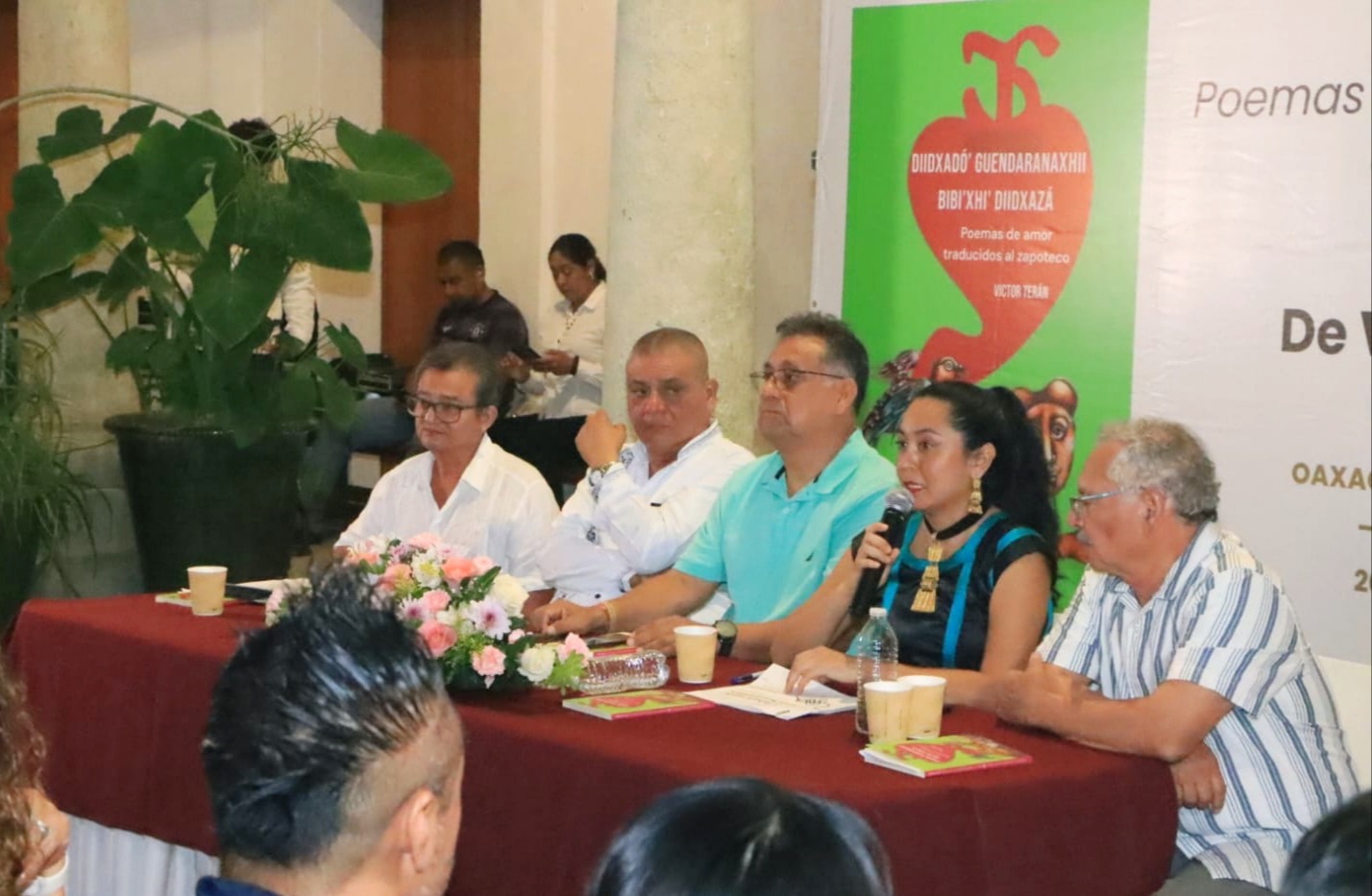 Una fiesta de palabras se vivió con la presentación del libro Poemas de amor traducidos al zapoteco: IEEPO