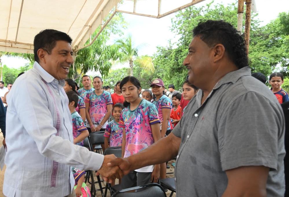 Entrega Salomón Jara unidad deportiva en Puerto Escondido, San Pedro Mixtepec