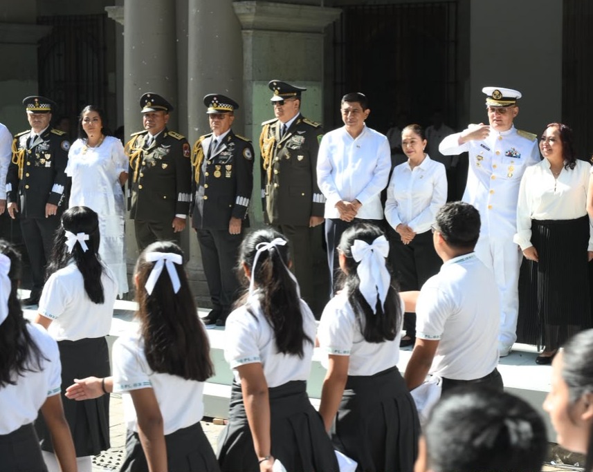 Encabeza Salomón Jara Desfile Cívico-Militar por el 216 Aniversario del inicio de la Independencia de México