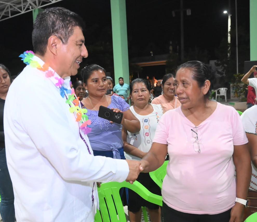 Fortalece Salomón Jara mejores condiciones educativas en Santo Domingo de Morelos