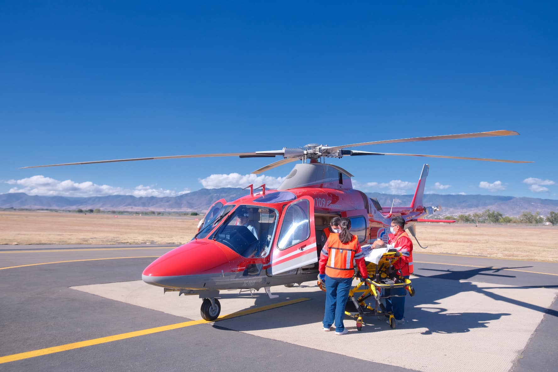 AGUSTA 109 ESPERANDO TRASLADO