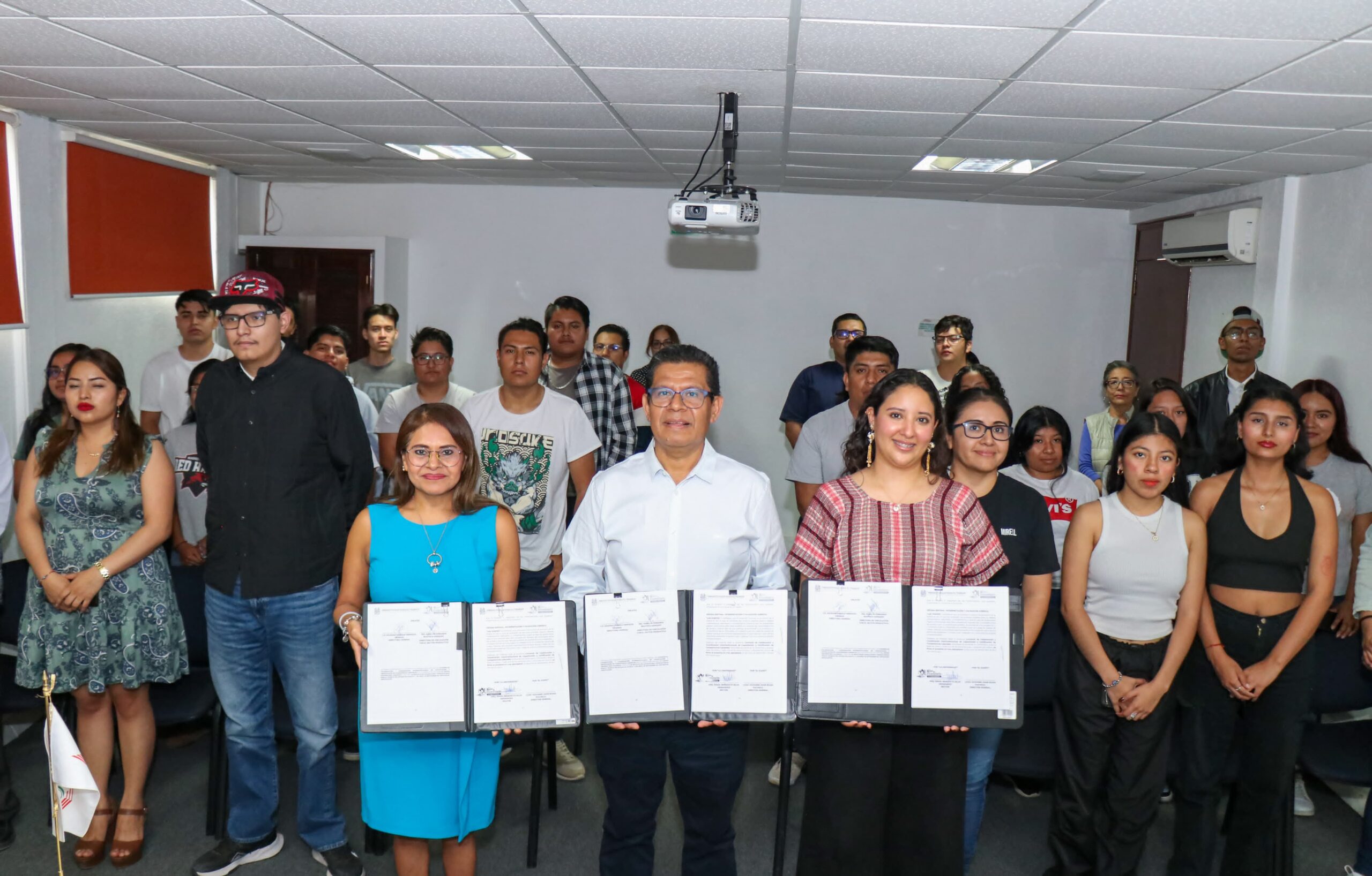 ICAPET IMPULSA TALENTO DE JÓVENES UNIVERSITARIOS