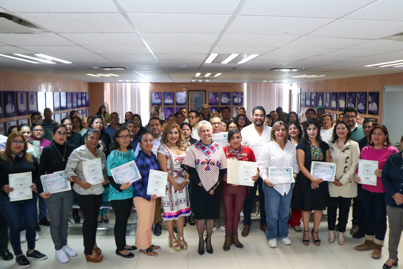 ENTREGA ICAPET MIL 207 CONSTANCIAS DE CAPACITACIÓN A PERSONAL DEL COBAO