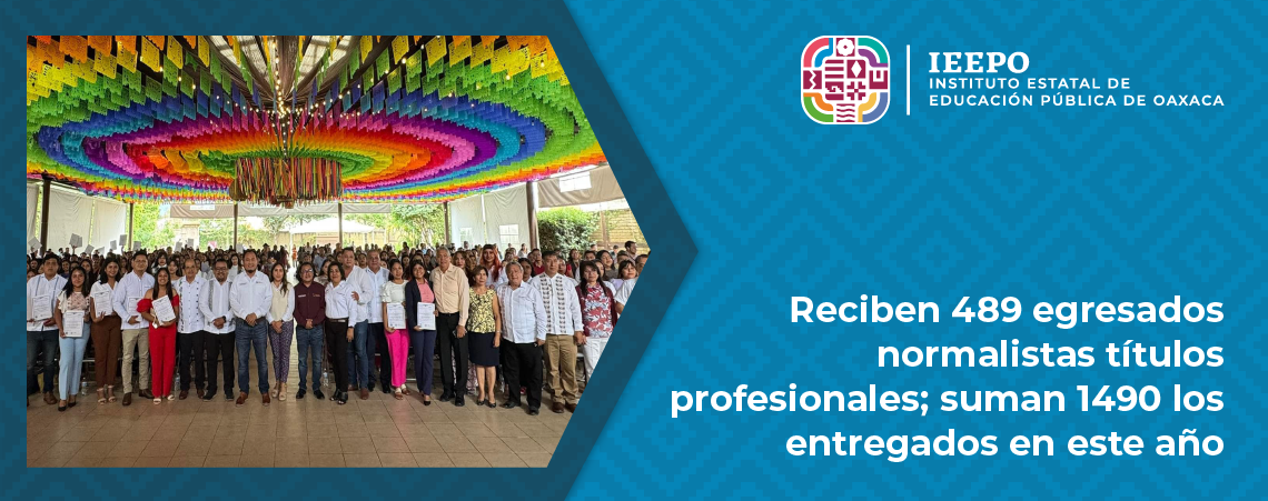 Reciben 489 egresados normalistas títulos profesionales; suman 1490 los entregados en este año