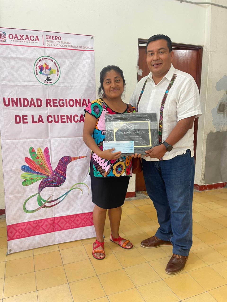 Entrega IEEPO 2 mil 238 reconocimientos por años de servicio a Personal de Apoyo y Asistencia a la Educación 3