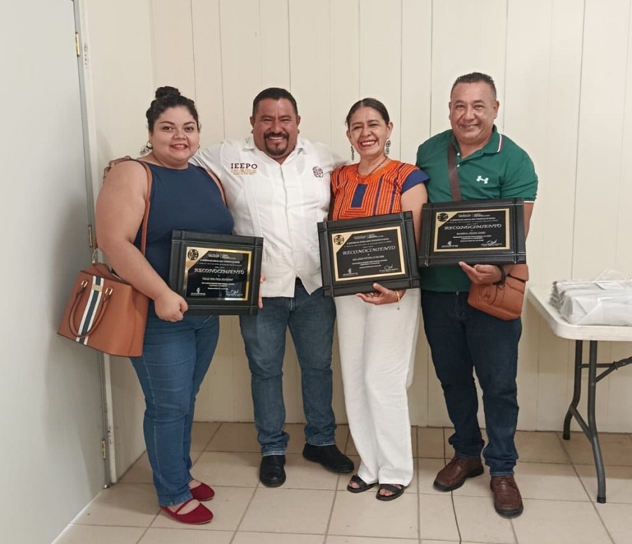 Entrega IEEPO 2 mil 238 reconocimientos por años de servicio a Personal de Apoyo y Asistencia a la Educación 5