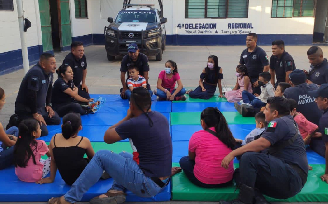 En las Delegaciones de Juchitán de Zaragoza y Matías Romero, llevan a cabo el taller “Fomento de la Lectura”, con el objetivo de desarrollar las habilidades cognitivas de las y los hijos del personal operativo y administrativo.