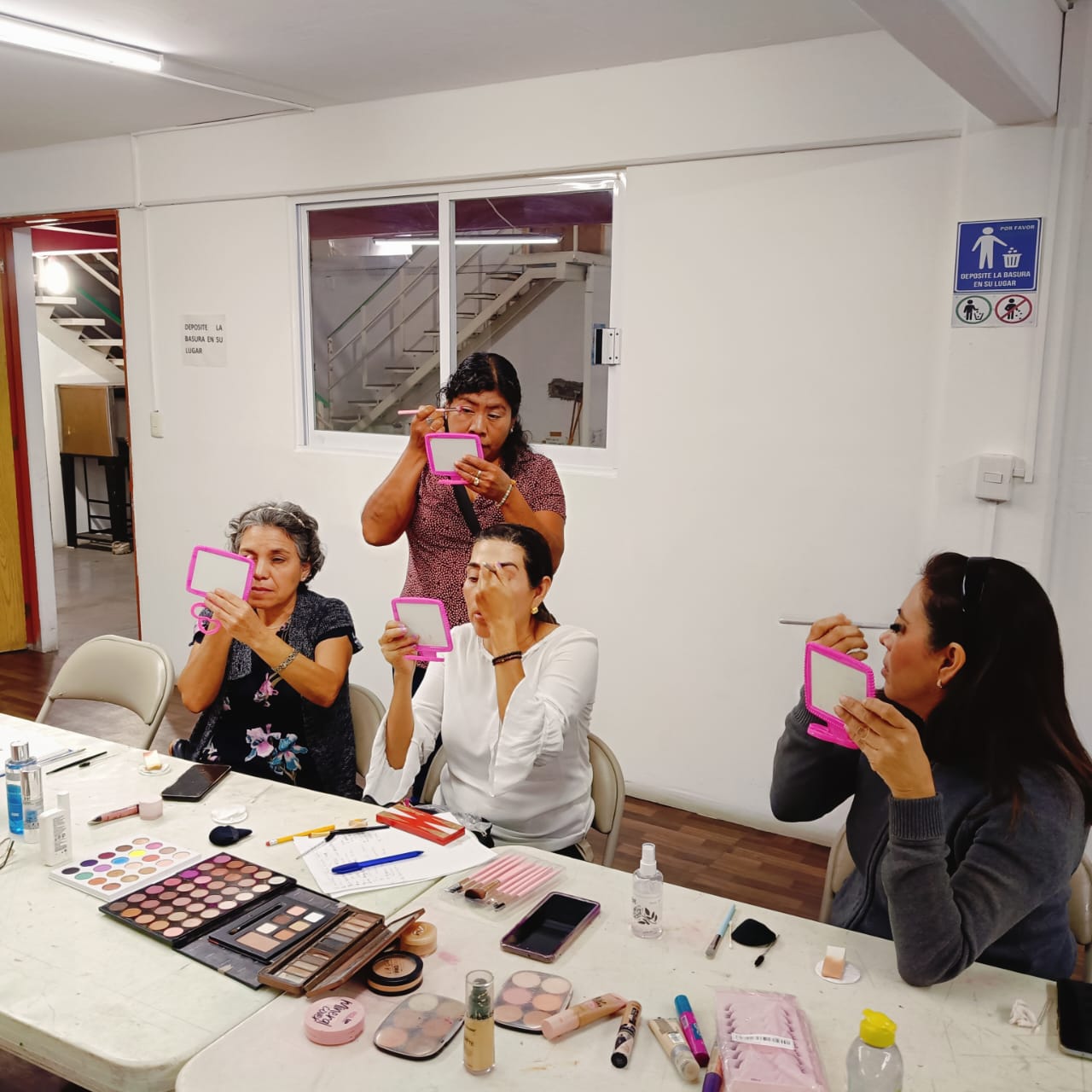 TALLER DE AUTOMAQUILLAJE