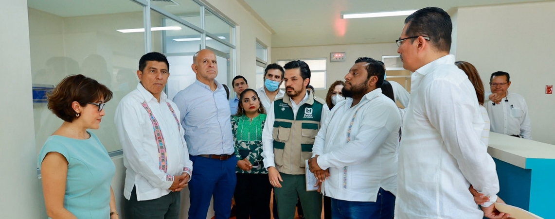 Recorre Gobernador Salomón Jara Hospital General de San Pedro Pochutla