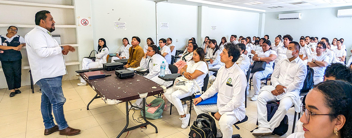 Fortalece SSO atención médica con 292 pasantes del servicio social en el Istmo