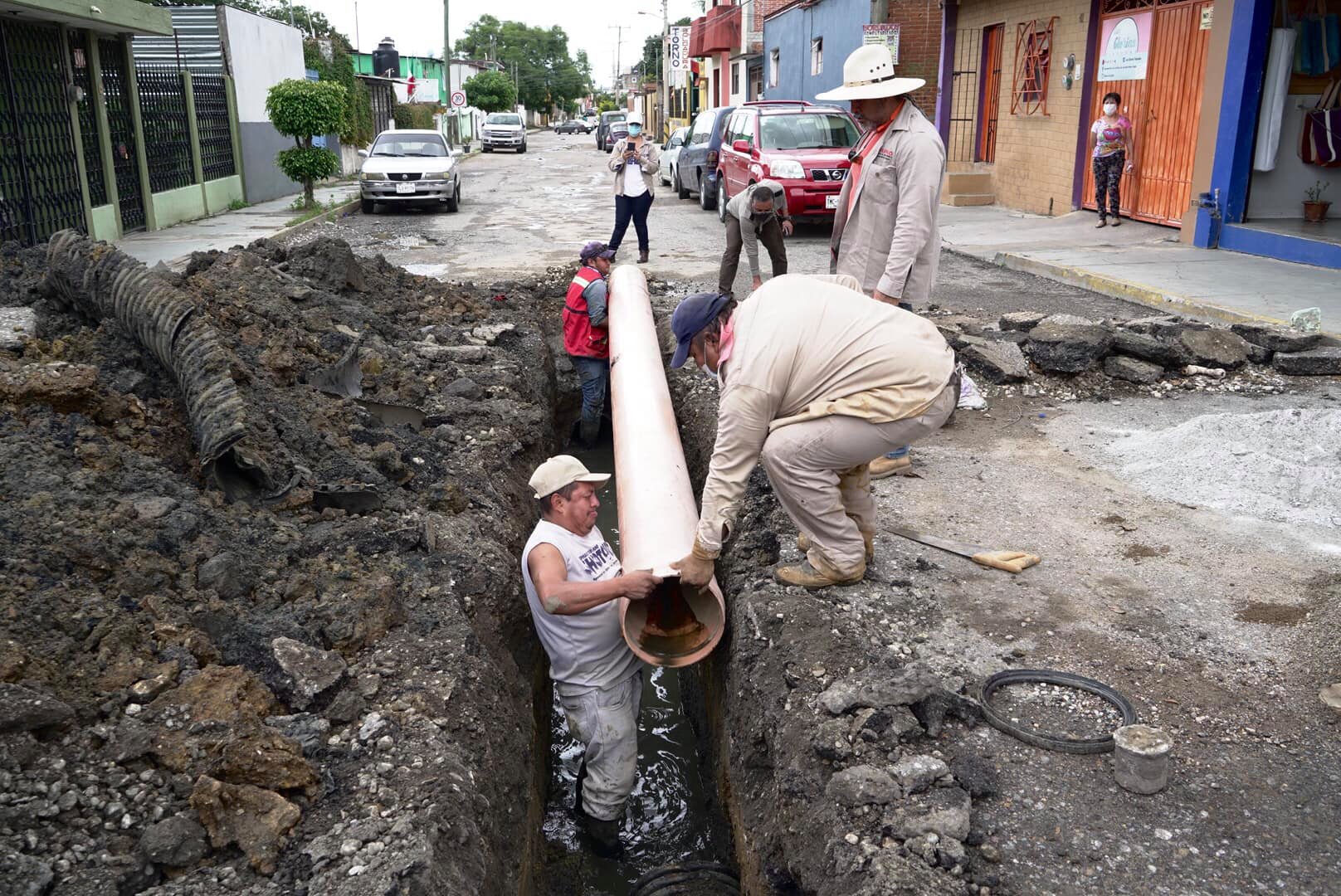 Trabaja la oficina de Alcantarillado en reparación de socavones ubicados en la ciudad capital: SAPAO Trabaja la oficina de Alcantarillado en reparación de socavones ubicados en la ciudad capital: SAPAO