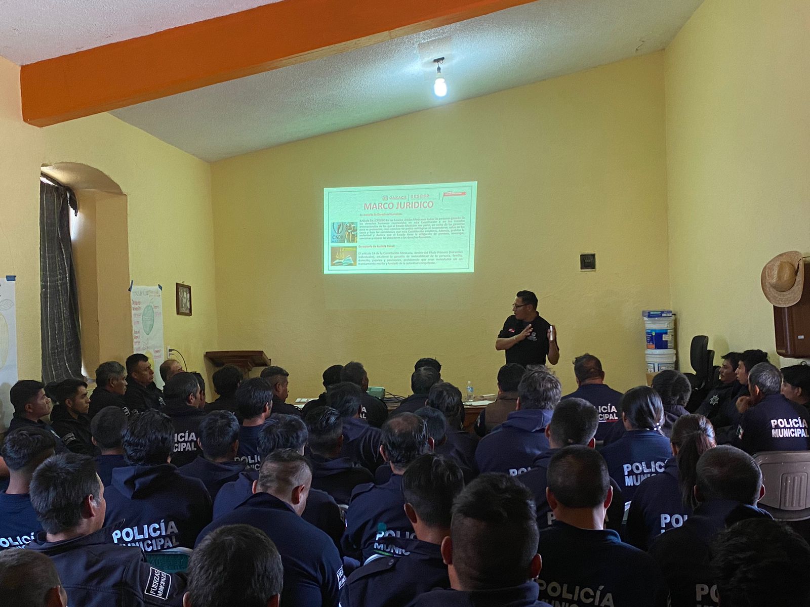 Policías Auxiliares Comunitarios 04